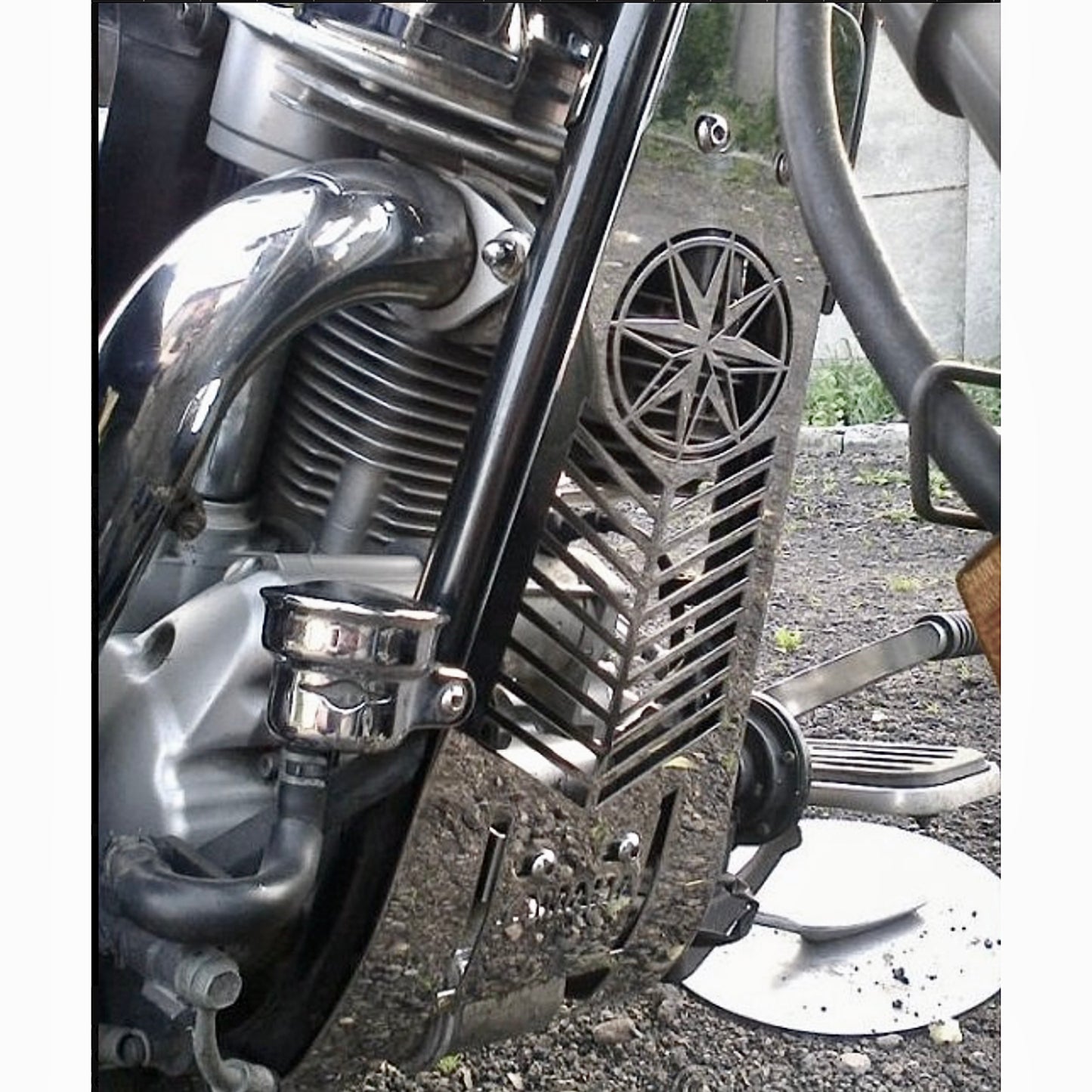 Radiator / Engine Cover - Yamaha XV 1900 Raider