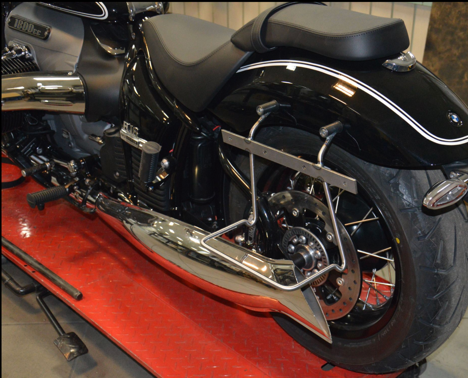 BMUK | Saddlebag Support Bracket Bars for BMW R18 - Chrome panniers support